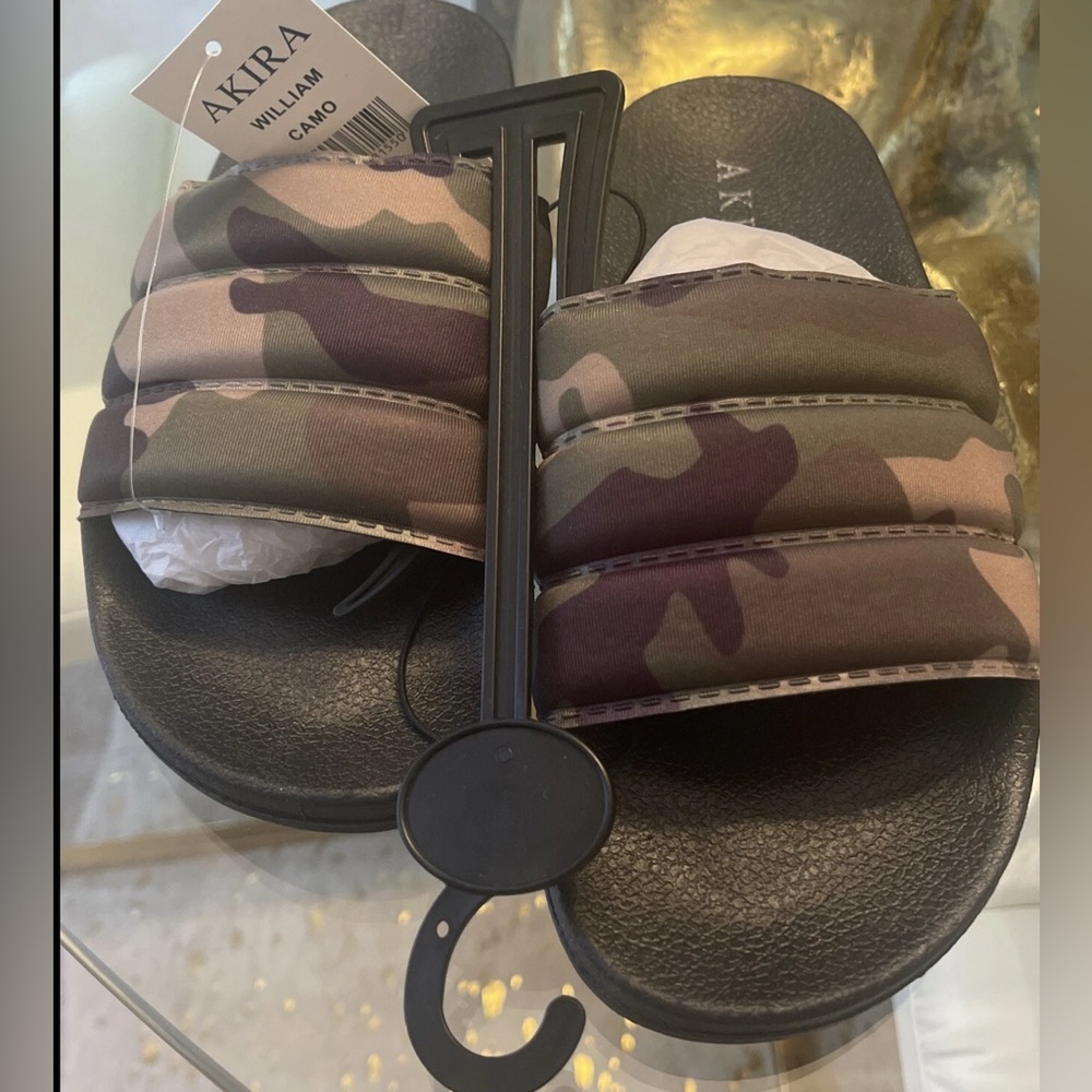 AKIRA Camouflage Comfort Slides